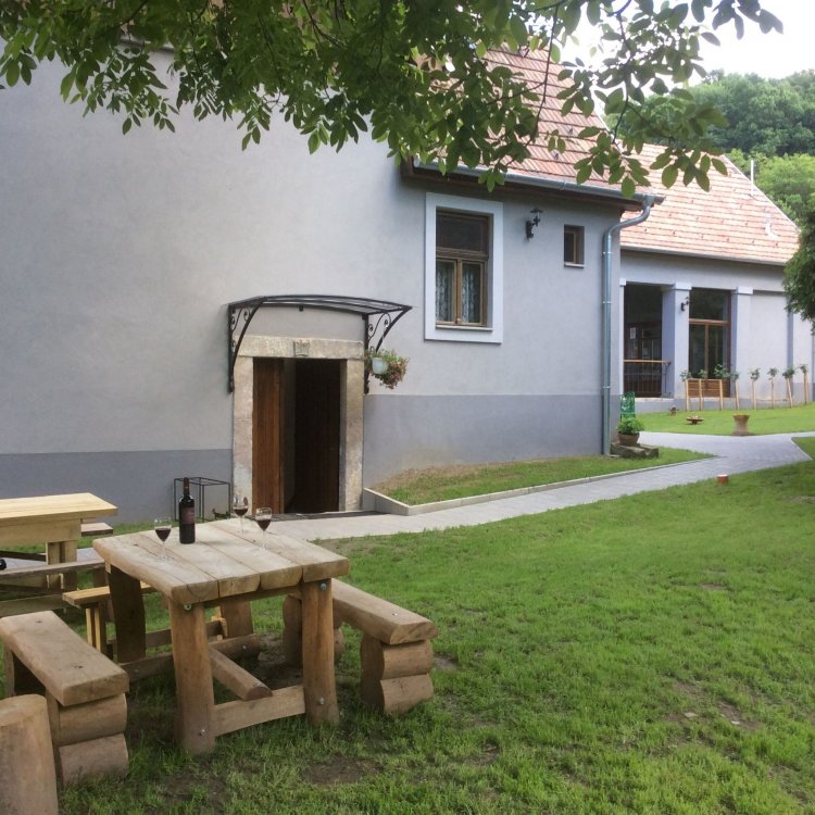 Bagolyvár Apartmanház Kétbodony