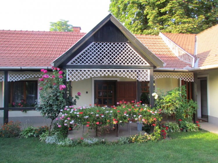 Iskolakert Apartman Sárospatak