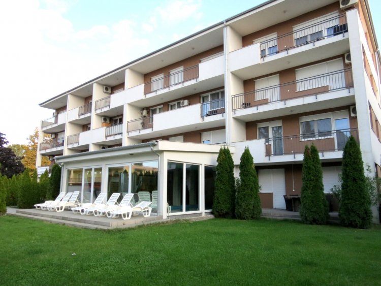 SOM 200 Plazs Wellness Apartman Siófok