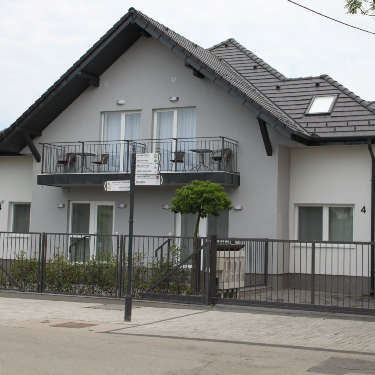 Kikötő Anna Apartmanok Balatonboglár