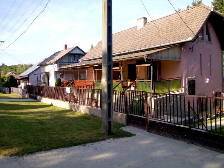 Gyöngy Apartmanház Igal