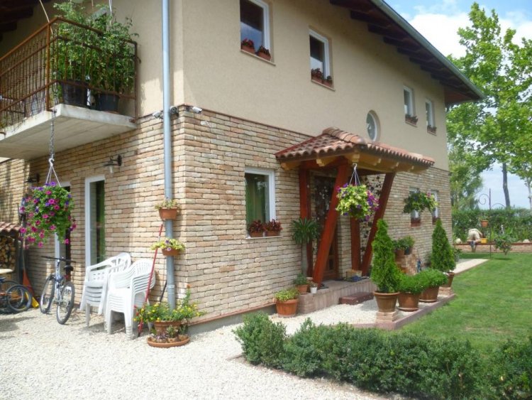 Gyöngyvirág Apartman Zamárdi