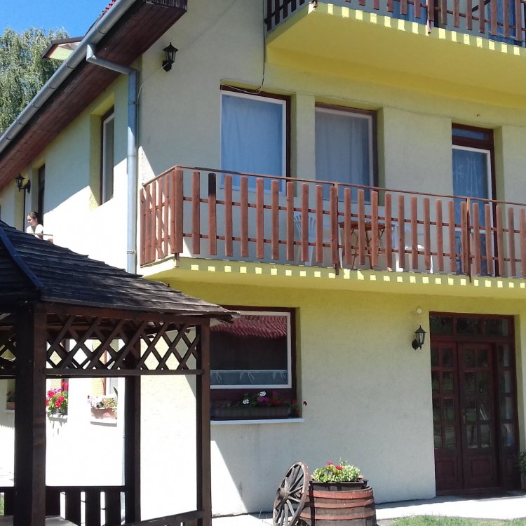Apartmanház Fenyves Balatonfenyves