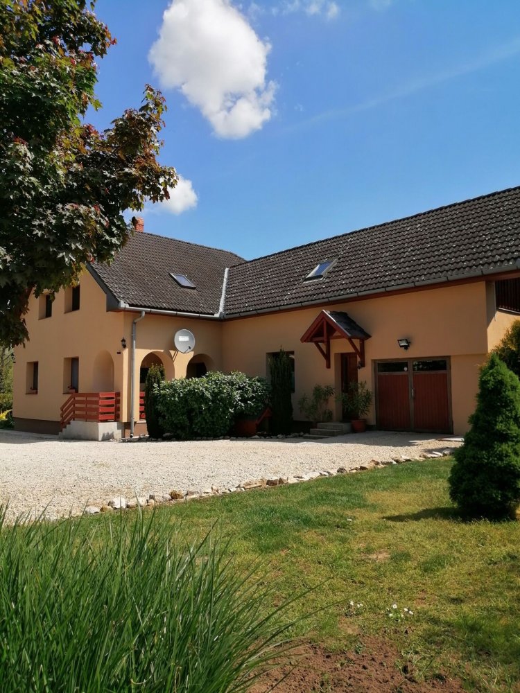 Hajnalka Apartmanház Kehidakustány