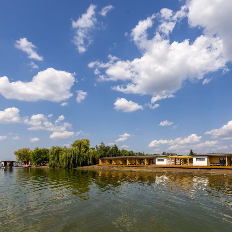 Halfarock Vízi-Erdei Apartmanház Levelek