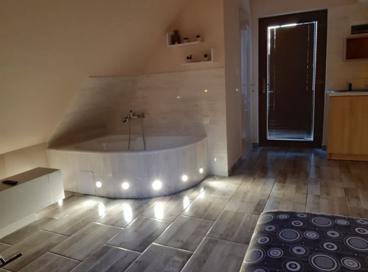 Sarolta Apartman Lovas