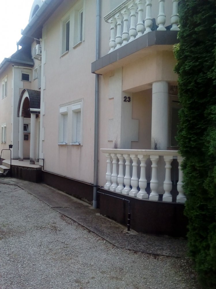 Várlak Apartman Kehidakustány