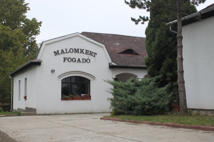 Malomkert Panzió Szob