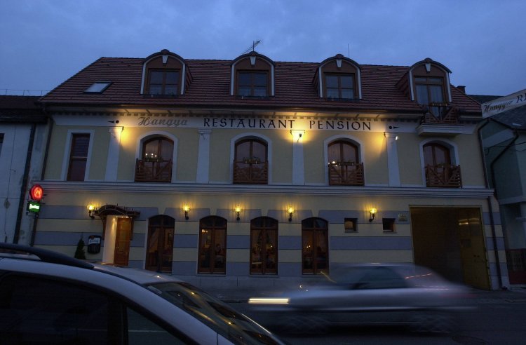 Hangya Hotel Étterem Csepreg