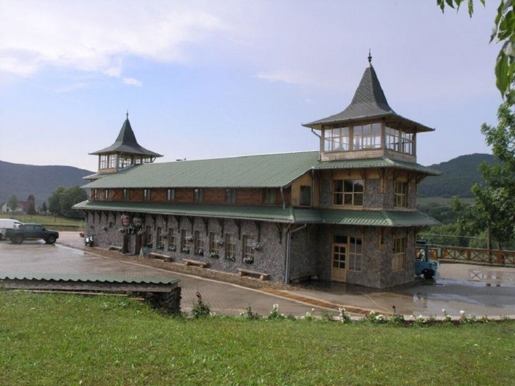 Kőrös-hegyi Fogadó és Baskói Tábor Baskó