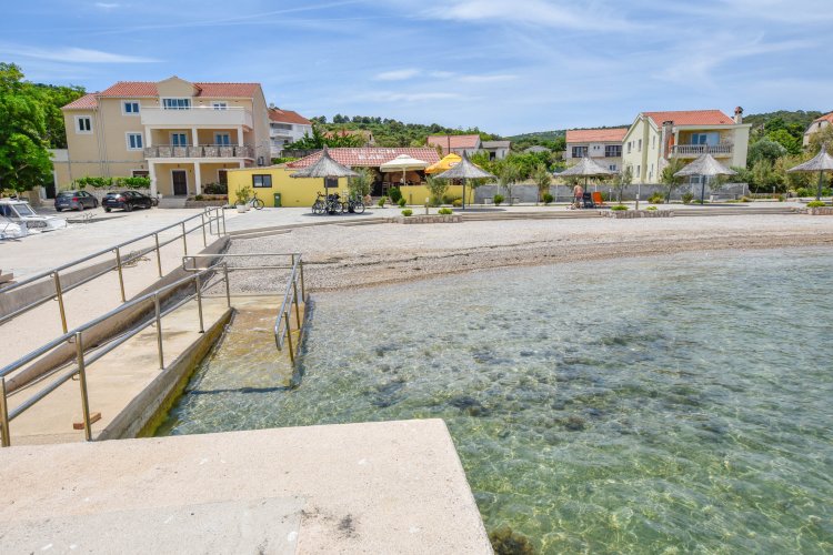 Apartment L and S on The Beach Ugrinic Horvátország