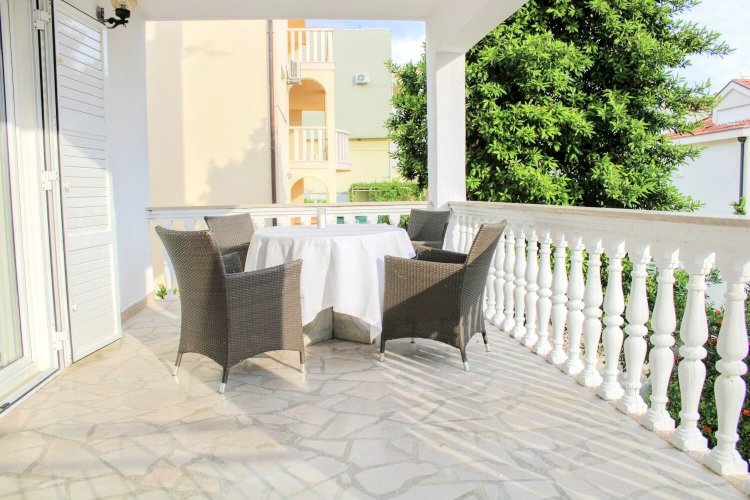 Apartments Crystal 4 Rooms Promajna Horvátország